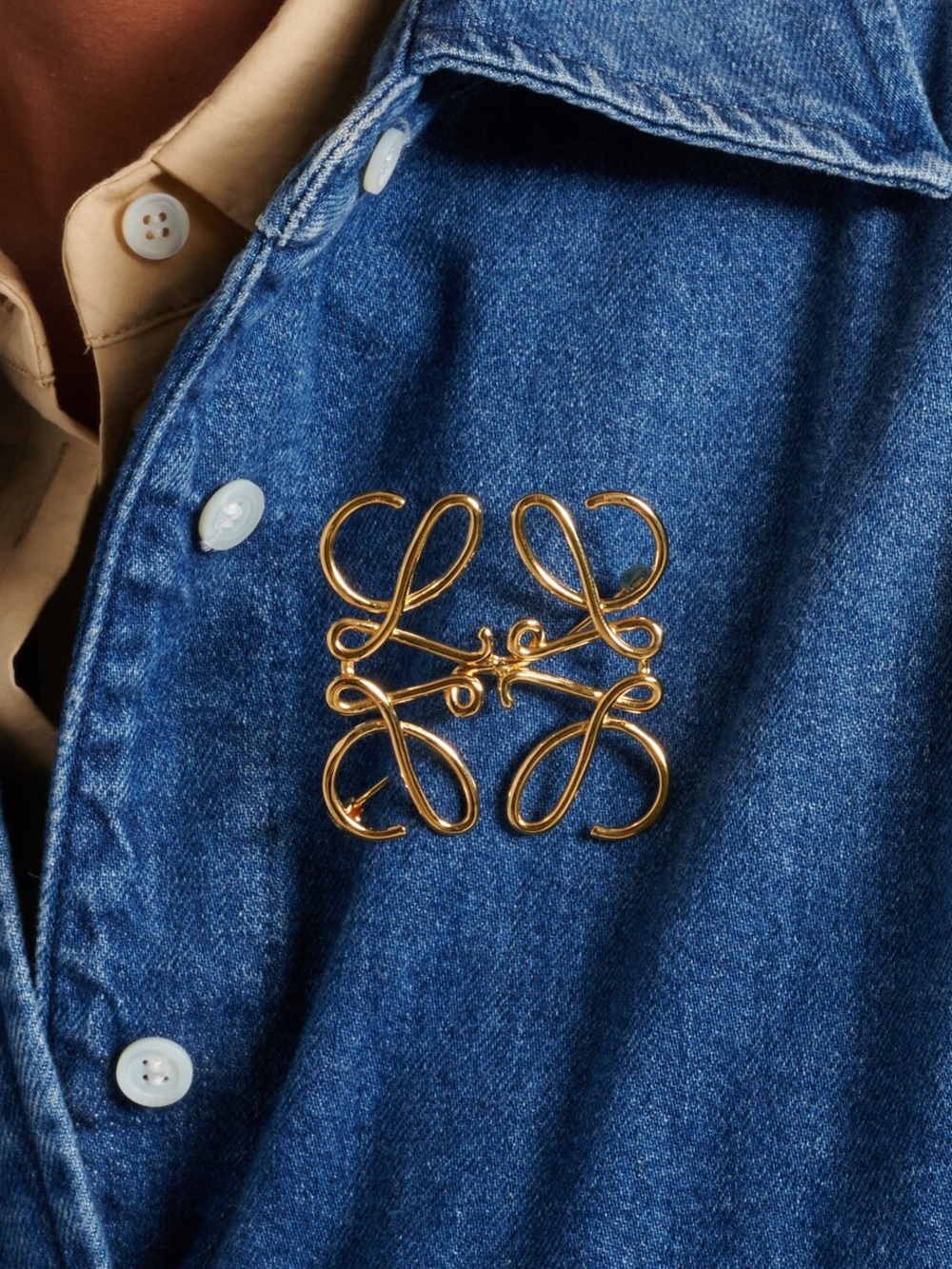 Loewe vintage anagram Brooch Pin gold